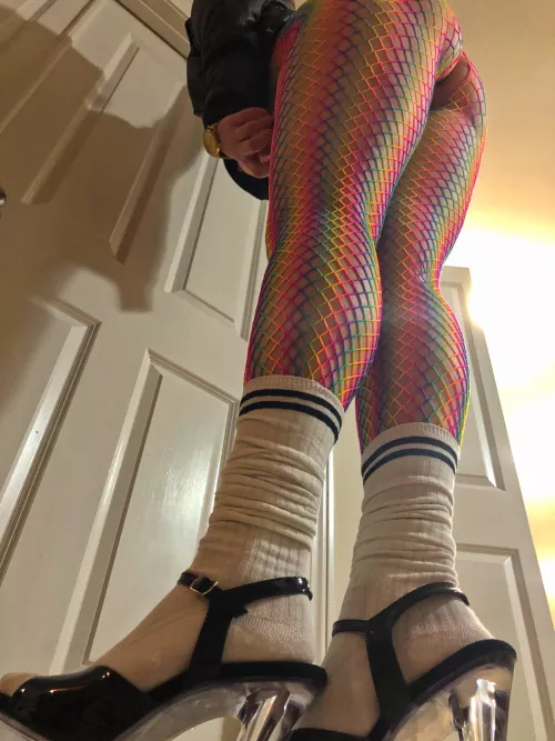 peepin thru this bodysuit just a lilll bit 😉🤗 by merrymaryjane69