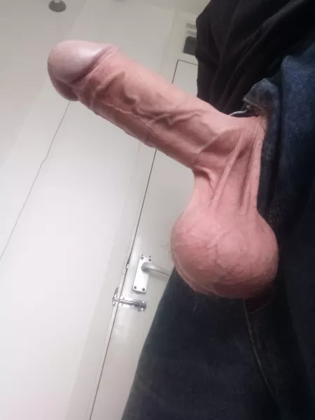 Pendulous... by Maharg_manarg