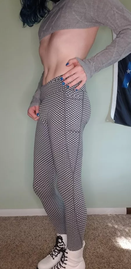 People didn't like my last Tummy Tuesday pic that much :( is this one better? by llewds