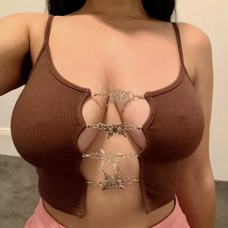 People keep staring at my chest in this top. I love the attention ;) by avataylor94_