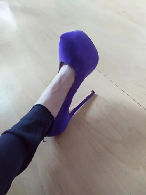 People told me to post more of my purple heels 💜 (oc) by soldaderyan