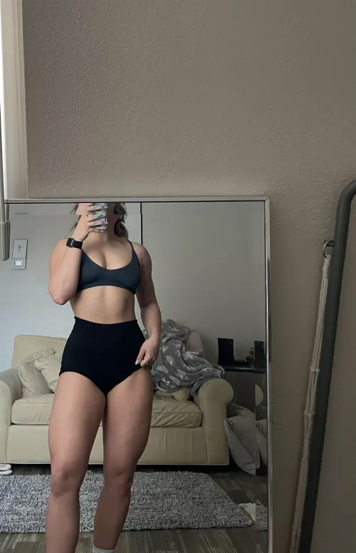 people usually notice my quads before anything else 👀 by __eatyourgreens