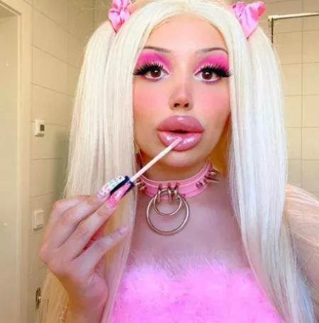 Perfect bimbo face by yourdumbsissyboy