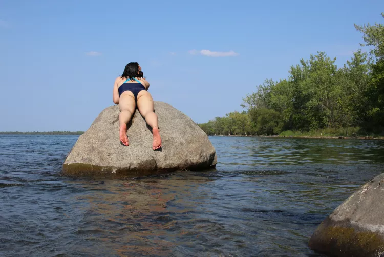 Perfect for tanning by ukekitty