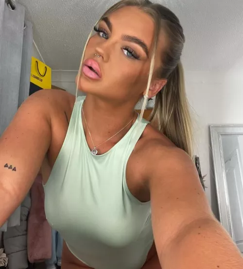 Perfect lips by betaboy97