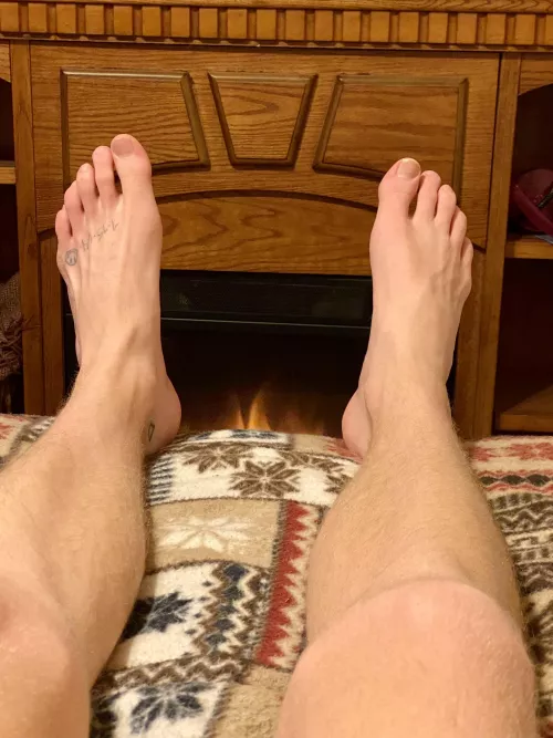 Perfect spot to fit your face, huh? by BlondeBoyFoot