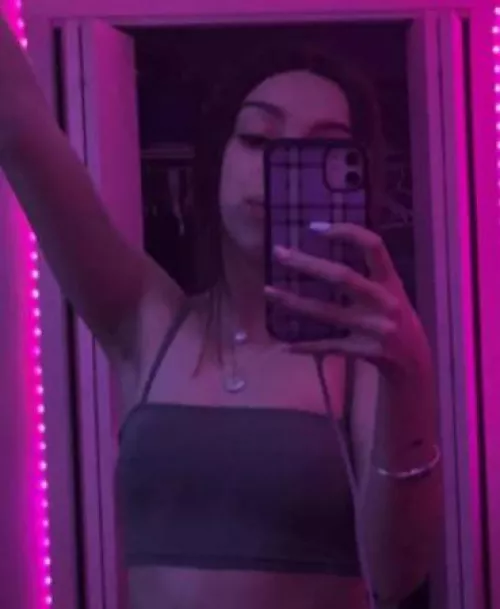 perfect stubble on my lil sis! by Ill_Ad9076