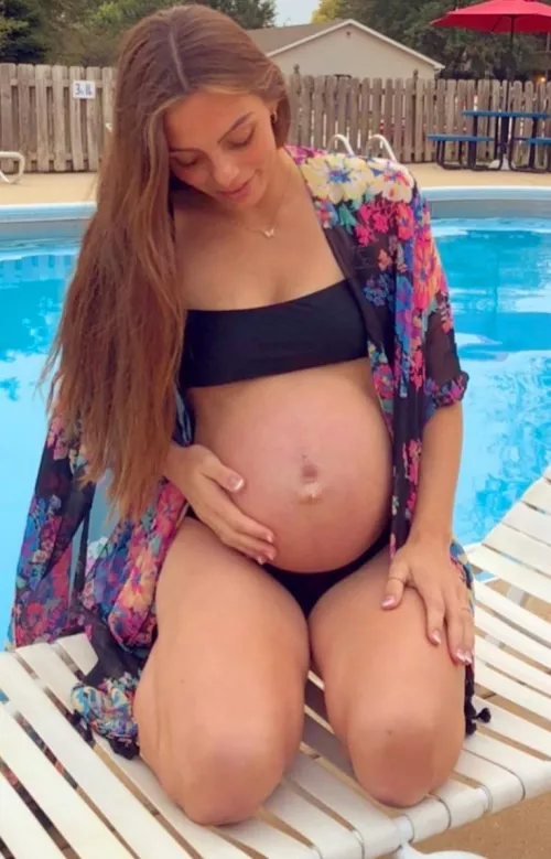 Perfectly round belly at 36 weeks by TonyPajamas95