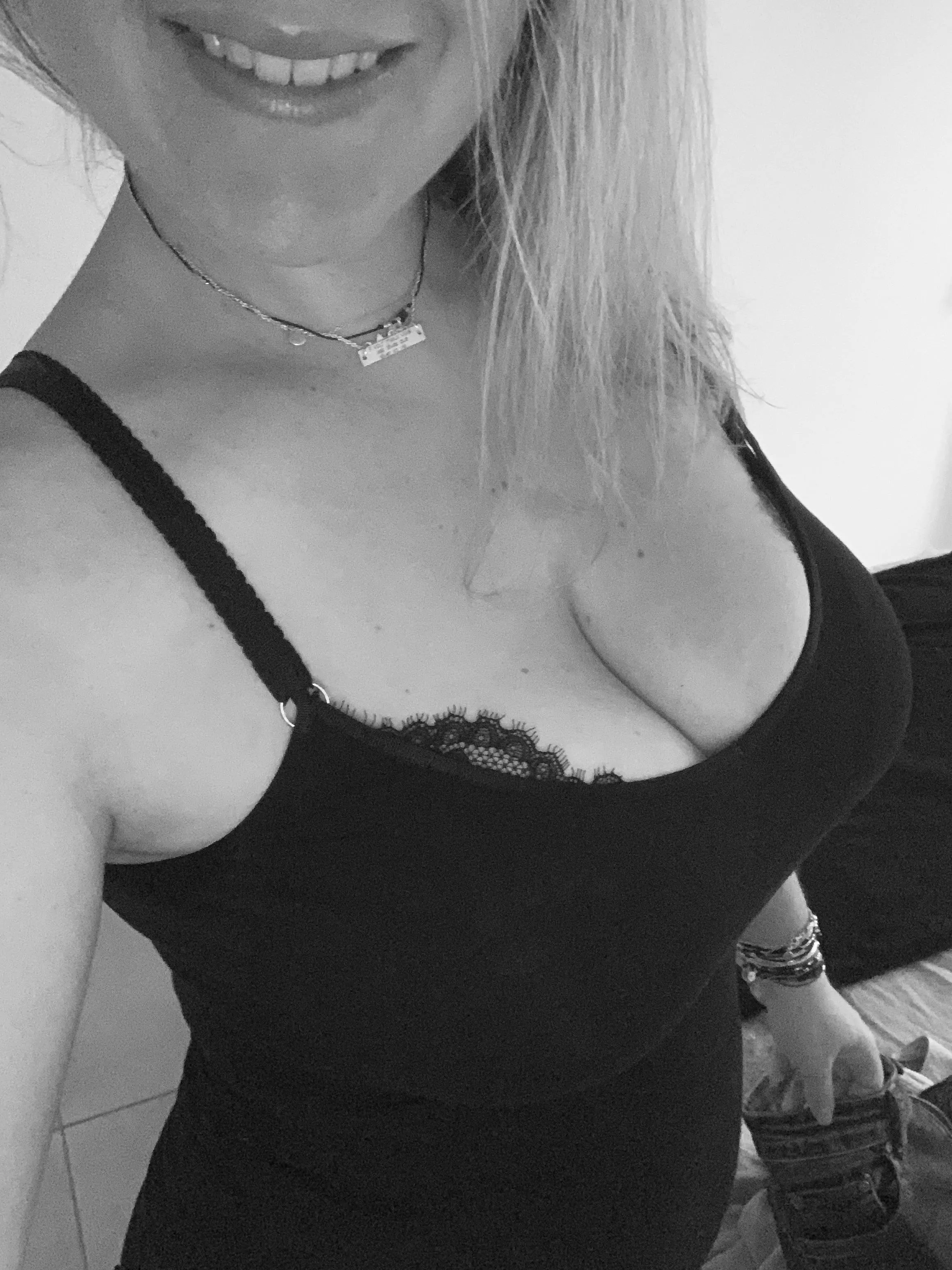 Petit sourire d’un mardi pluvieux… 😁😚 posted by lafilleacotede