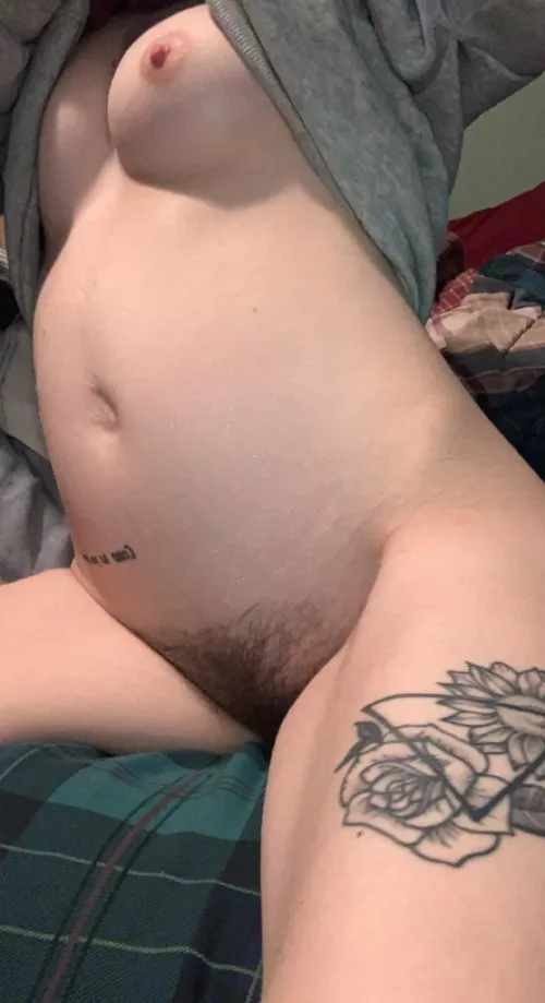 Petite, hot and a killer pregnant body 💋 what more could you ask for ? by Icexqueen22