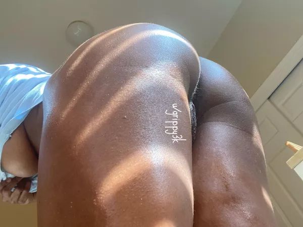 Phat pussy…you can see it from the back 😈 by grippy3k