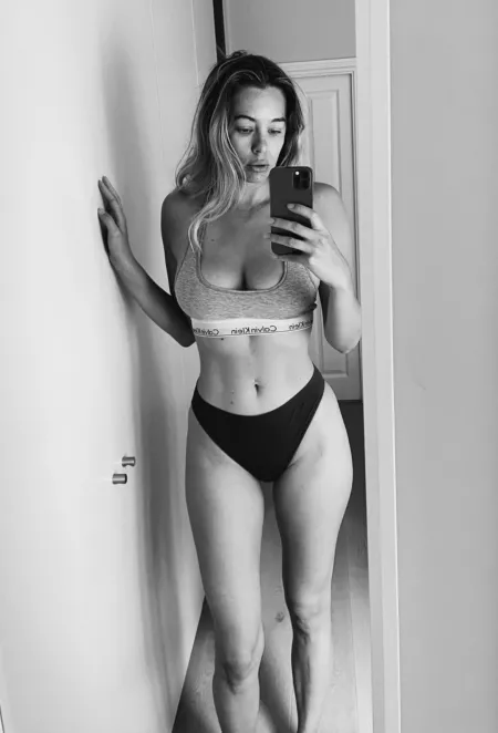 Phenomenal body by Fellybeel