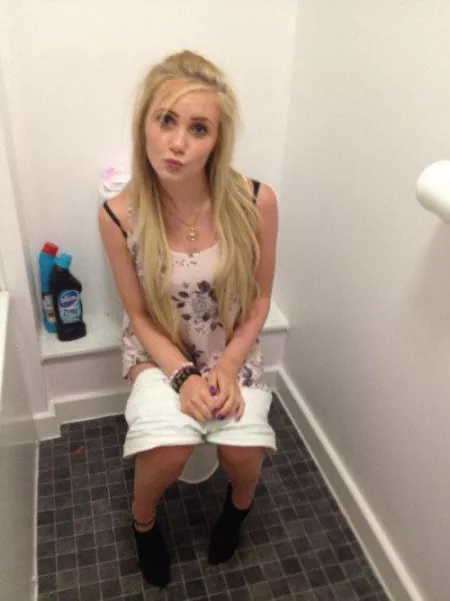 photogenic blonde doing the duck face by HoverPee