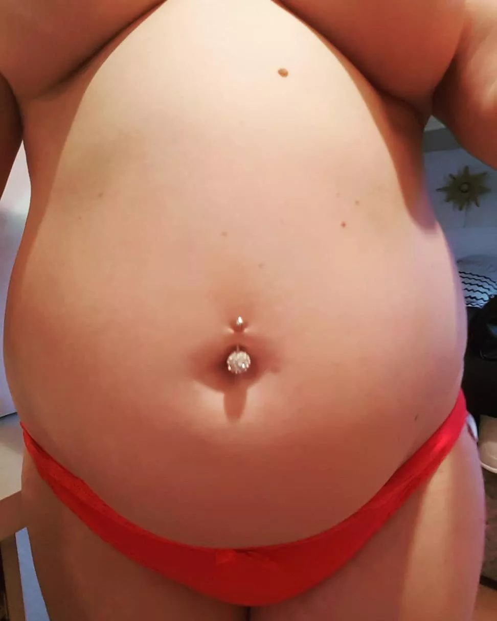 Piggy needs belly rubs !!😳 posted by Bbwsarah