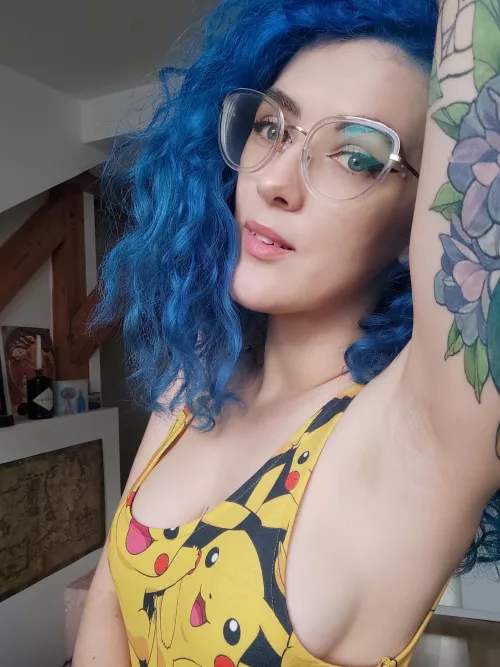 Pikachu says hi ✨ by Haelle