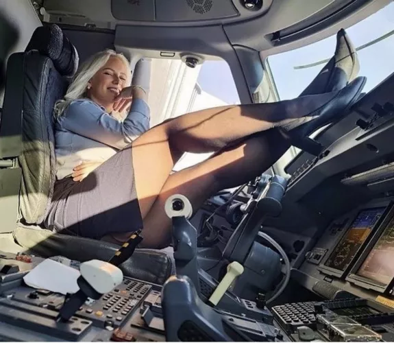 Pilot’s POV by arrayoutofbounds