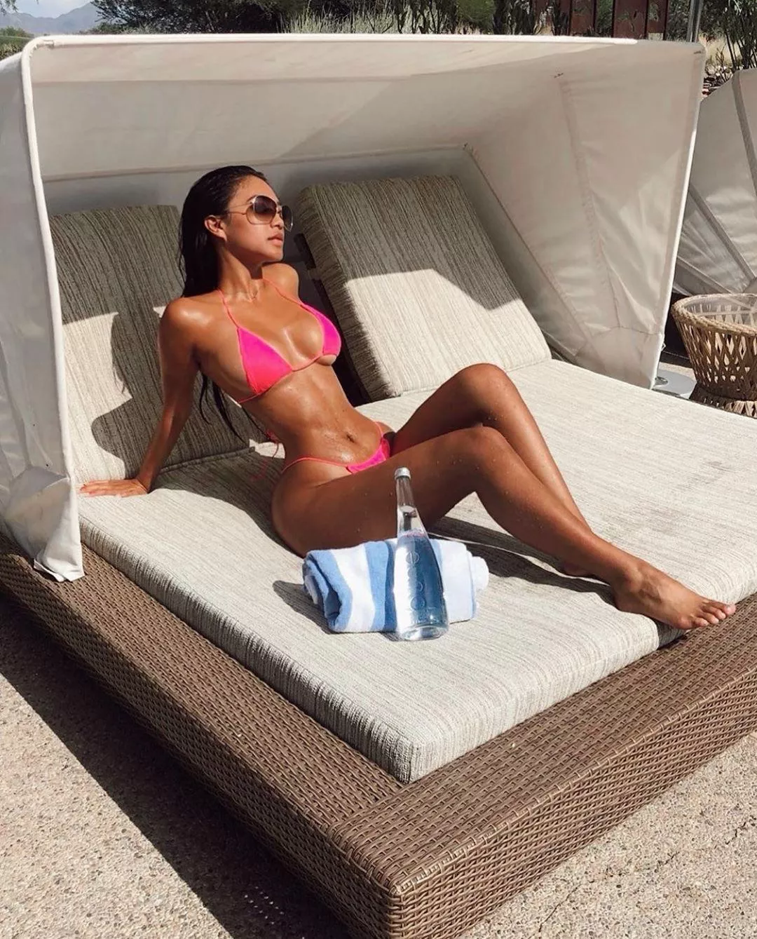 Pink posted by Hornyassasian