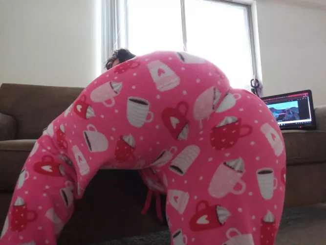 Pink booty by one-existence