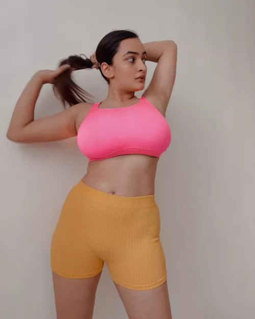 Pink busty by chriss_66