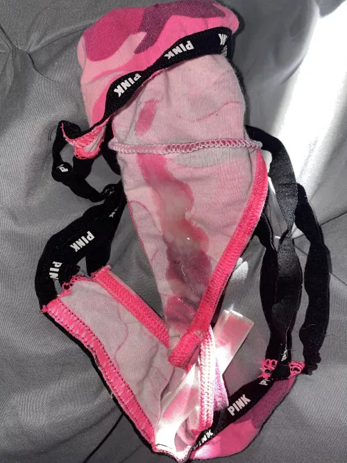 Pink camo got a fat load by Yolobeast28