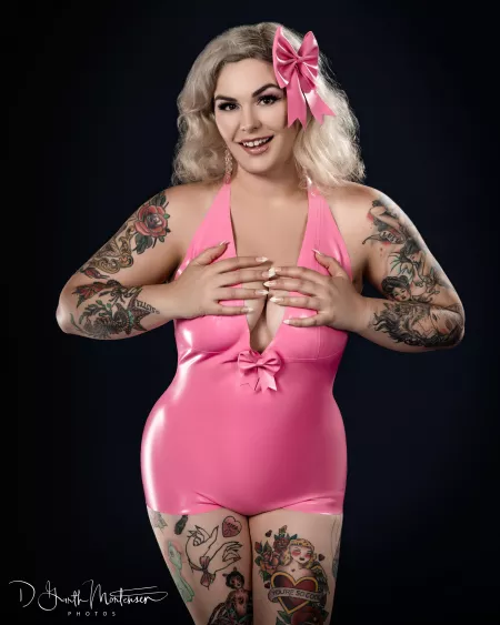 💞pink latex 🎀 by rizzorogue