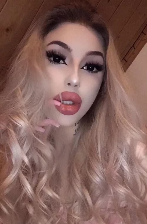 pink nails and pink lips💅🏻💋 by charlotteventurax