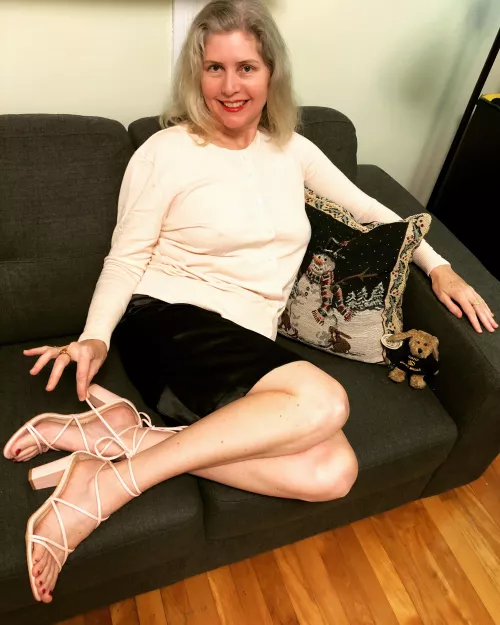 Pink shoes coming off💖 by princess_bonnelle