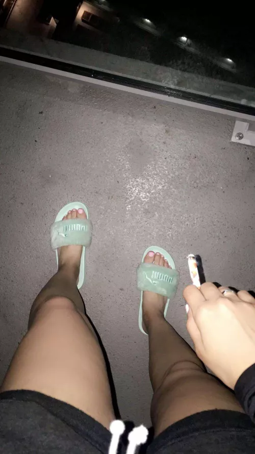 Pink toes☺️ Comments&Pms are open! by gymaddict88