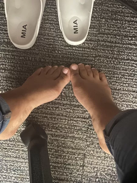 Pink toes by CurlyPinapple