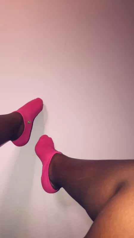 Pinky pink 🎀💕Looking for my new 🐷 You can get customized feet pics + so much more at a great deal | looking forward to your pm or Kik me •• aristarr5 •• by AriDanielle5