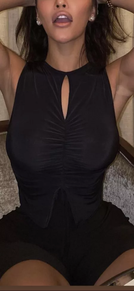 Pits out for Date night by prettyfeetgangx