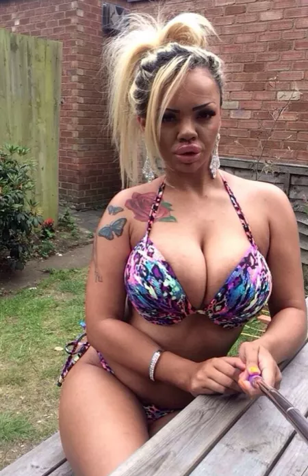 Plastic makes perfect by goldenup1