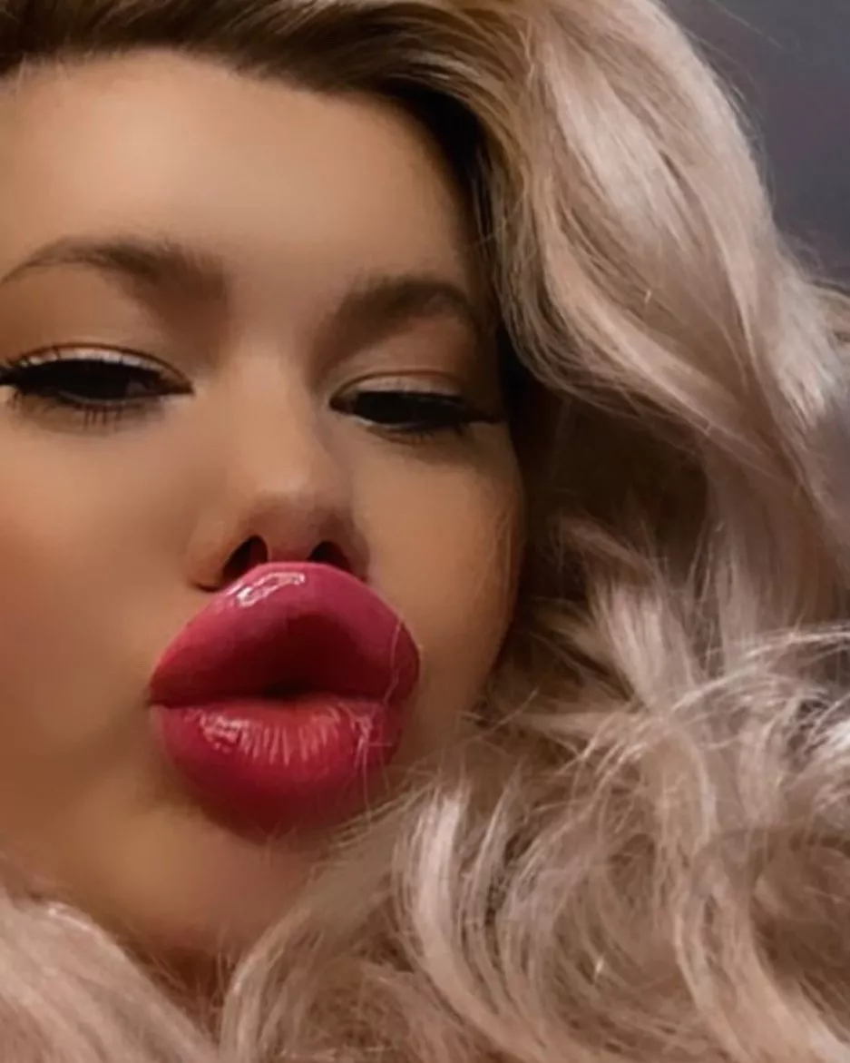 @plasticdollymix posted by gooningaccount