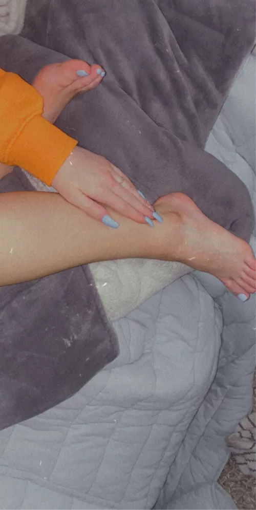 play with my pretty toes by princesslivvy33