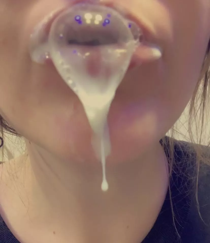 Playing with toothpaste 👅 posted by bigmadgirl