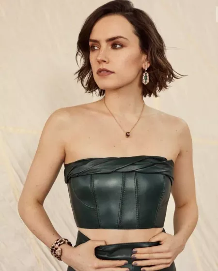 Please dominate me as Daisy Ridley by kingsurrender