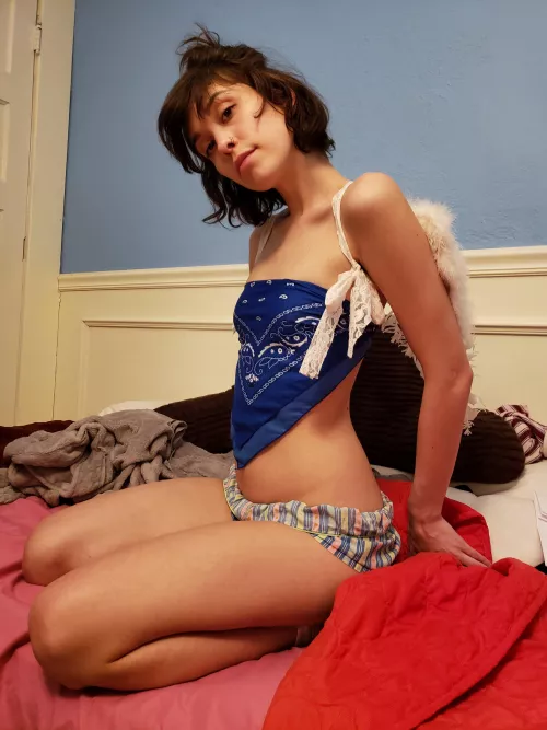 Please excuse this weird outfit, maybe I should take it off? by beadlet