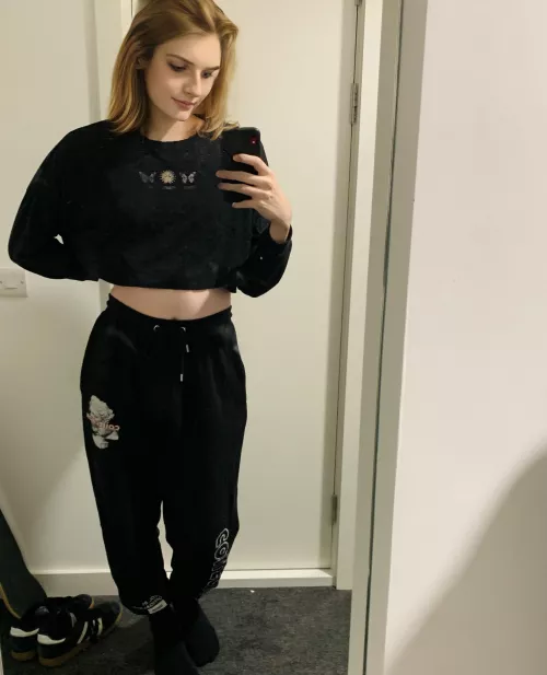 Please ignore my bony fingers 😳 by FM-boi