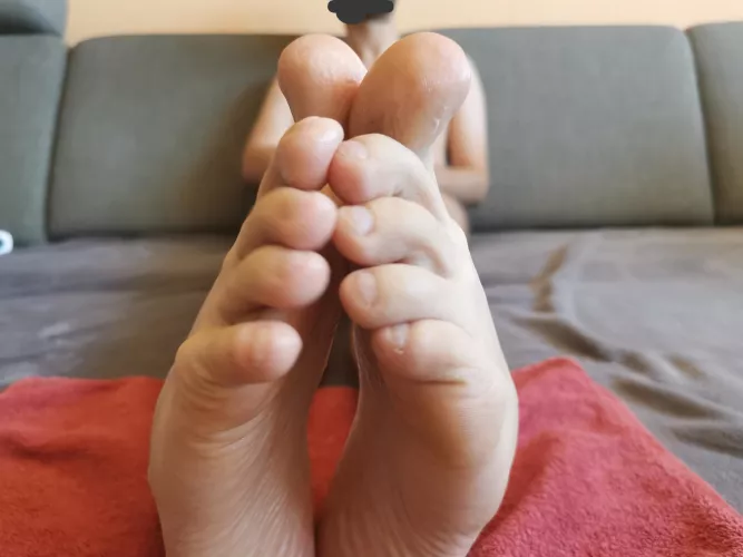 Please insert your cock 👣 by hornyStudent25