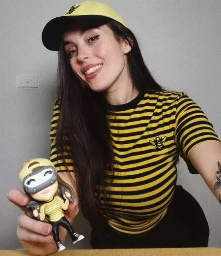 PLEASE START GIVING NAMES WHEN YOU POST!!! I'M SICK OF SEEING GOLD WITHOUT ANY NAMES ...anyways, here's Heyimbee by Trick-Jellyfish-2104