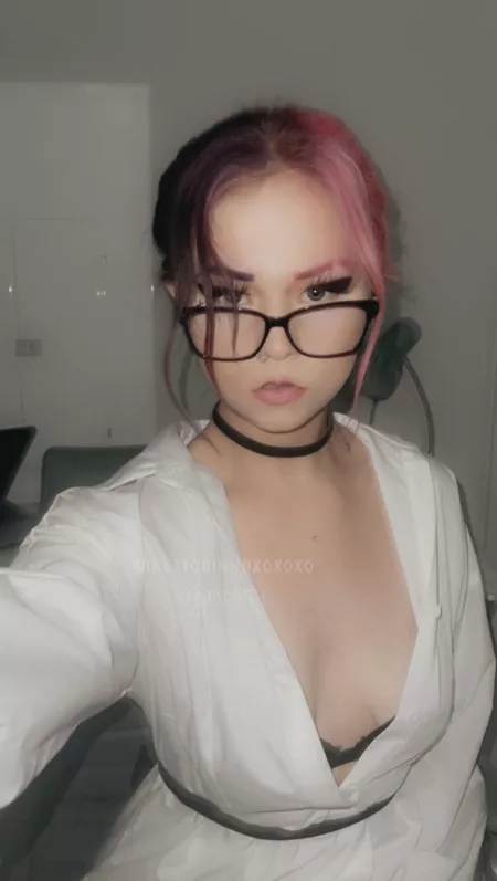 Pls stop scrolling & cum on my glasses 🥺😩 by HarleyQuinnnXo
