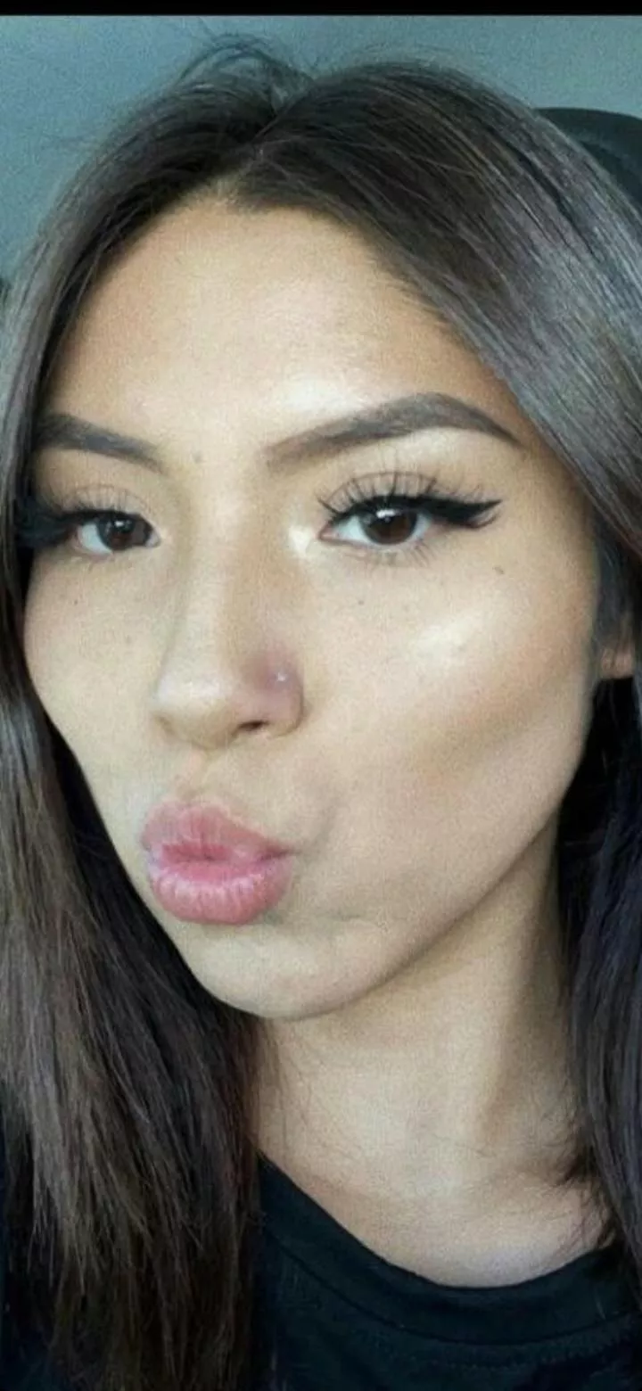 Pls trib my friend asap sent to dm or kik : bluestripbandy posted by Familiar-Ear-5875