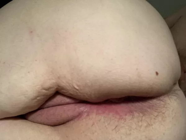 Plump lips hairy ass by Pr1133