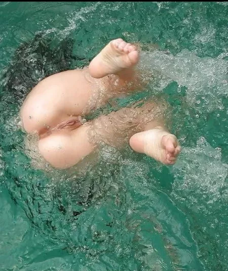 Plunging in head 1st 😉 by Chaturbater1