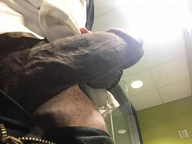 PM me bottoms, open minded and laid back. by Thin-Fudge-7342