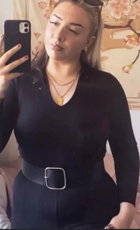 Pm my gf a gif caption she deserves or suits or any detail cap her pic! Whatsthedeal93 by ThrowAway06034367