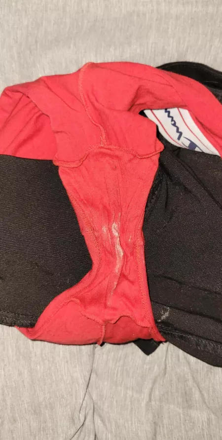 Pm my kik to trade pics of dirty panties (Antoyes12) send a pic for a reply by Austiiiiinnnnnn