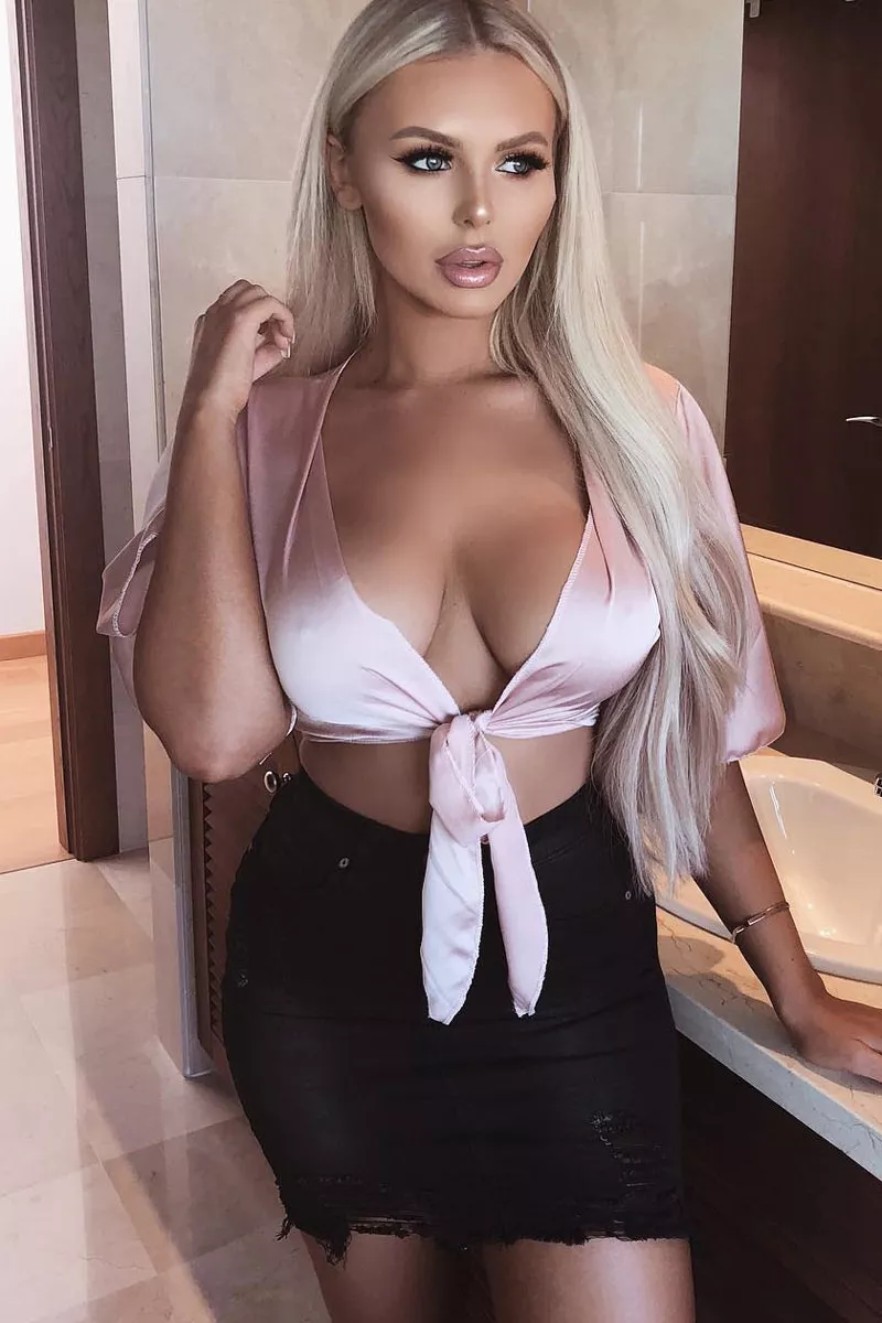 Polly Marchant posted by WhoredrobeMod