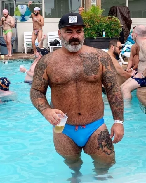 pool party by peludoporfavor