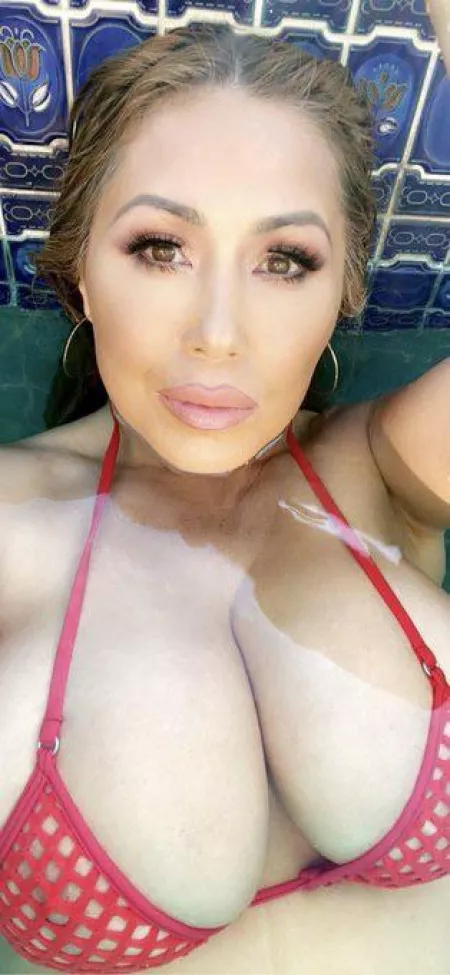 Pool selfie by pilotthings23